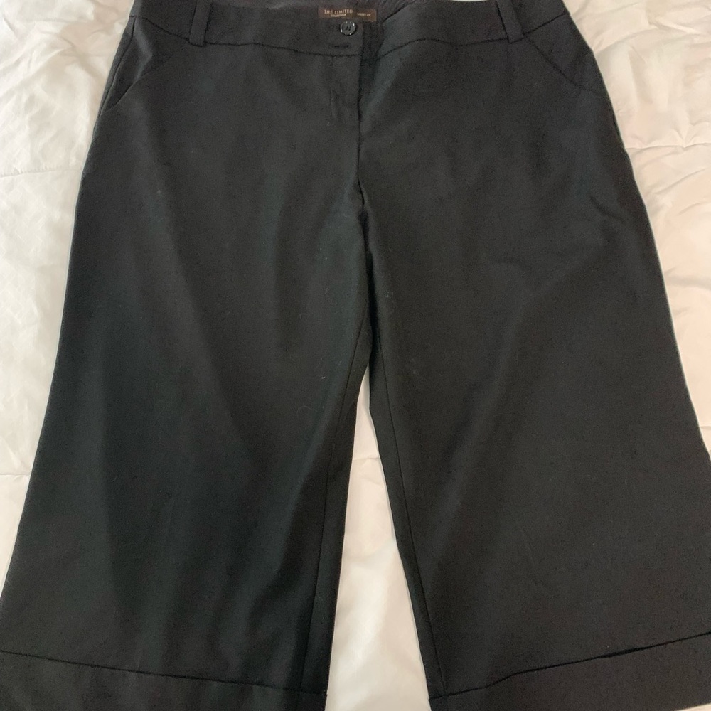 Black capris